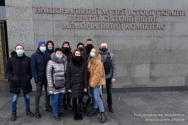 Курсанти ННІ № 1 НАВС відвідали музей з нагоди відзначення Дня українського добровольця